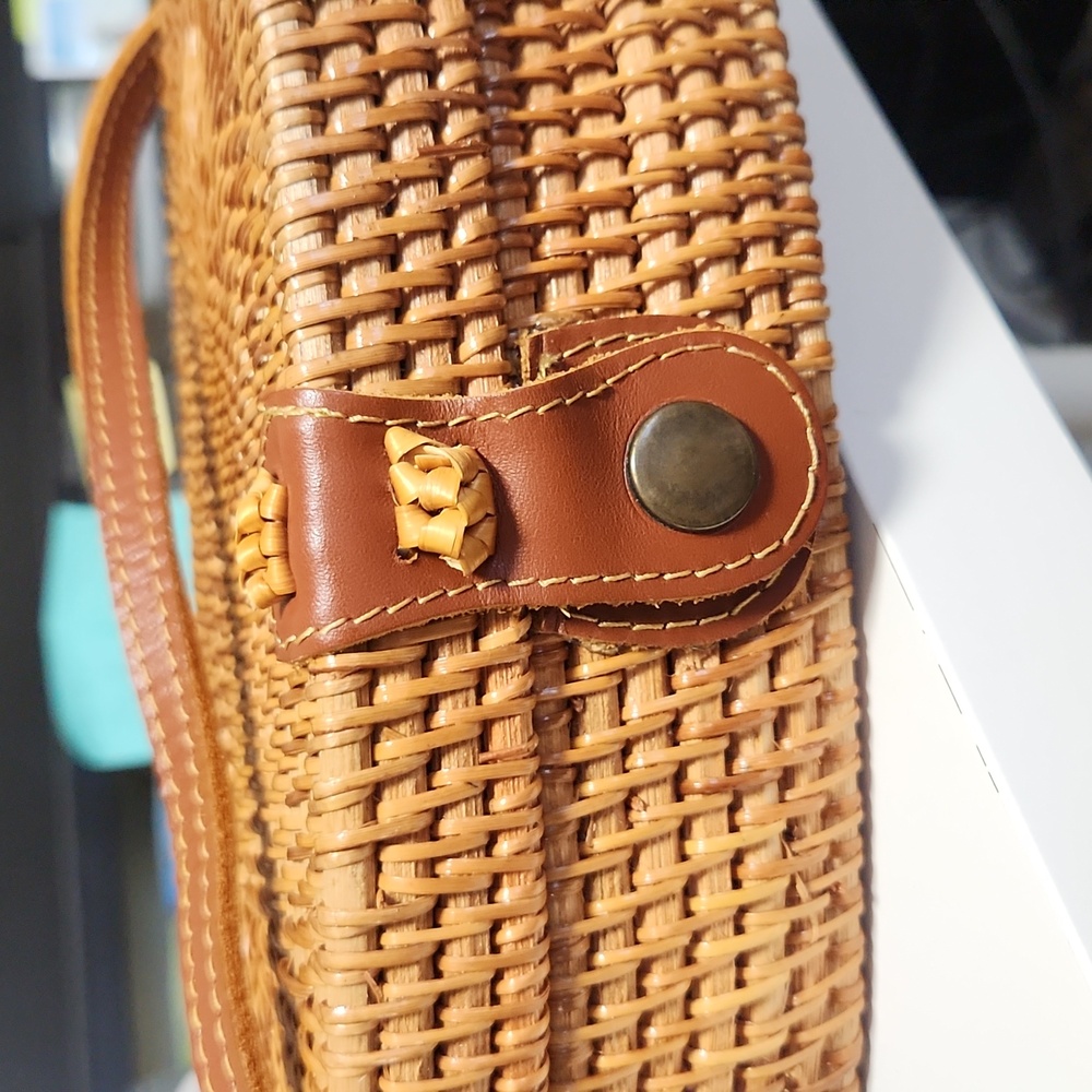 Oval - Picture 3 of 7